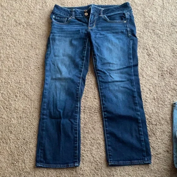 Women’s Crop American Eagle Jeans - Picture 1 of 5